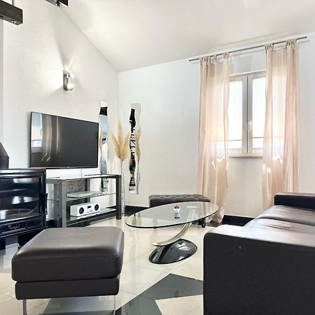 Villa Andrijana - Exclusively Yours - Family Getaway With Private Pool Kastela Luaran gambar