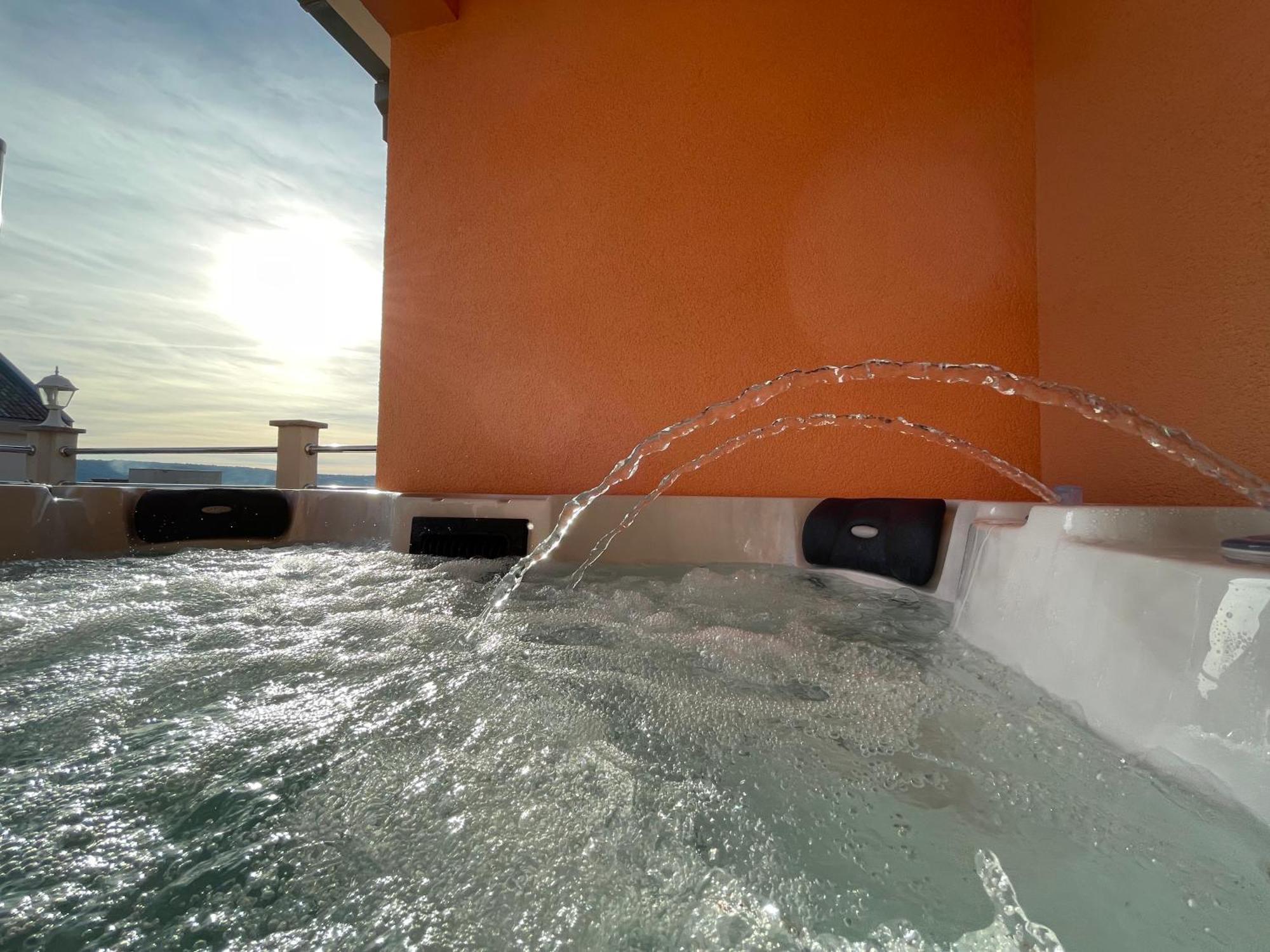 Villa Andrijana - Exclusively Yours - Family Getaway With Private Pool Kastela Luaran gambar