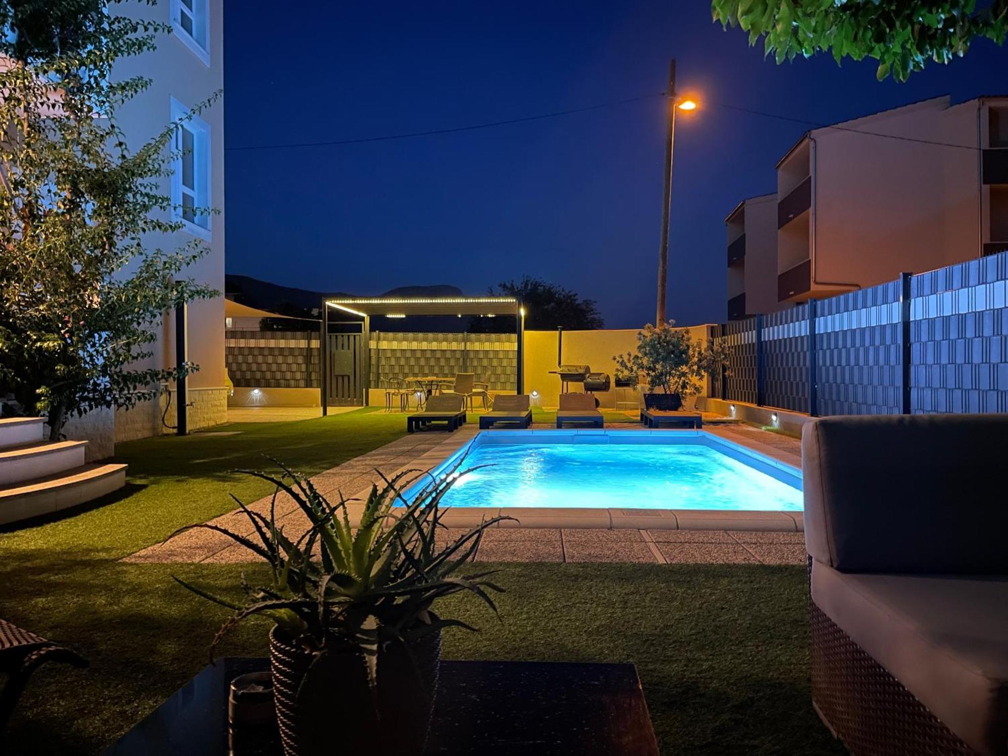 Villa Andrijana - Exclusively Yours - Family Getaway With Private Pool Kastela Luaran gambar