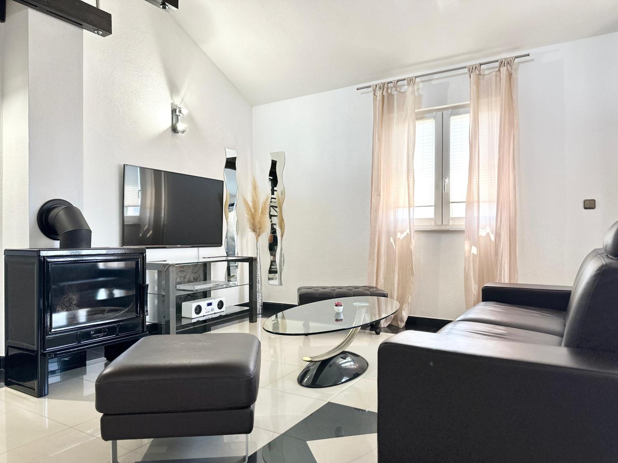 Villa Andrijana - Exclusively Yours - Family Getaway With Private Pool Kastela Luaran gambar