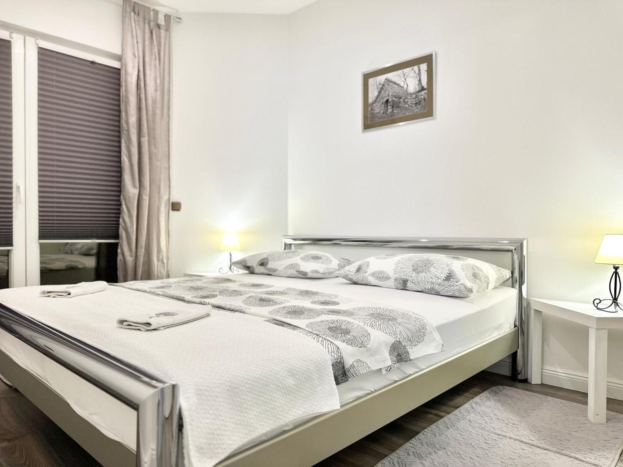 Villa Andrijana - Exclusively Yours - Family Getaway With Private Pool Kastela Luaran gambar